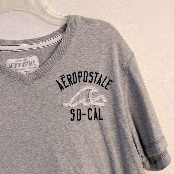 Aeropostale Gray SoCal Waves Embroidered Logo Short Sleeve V-neck T-Shirt Tee XL - Picture 1 of 5